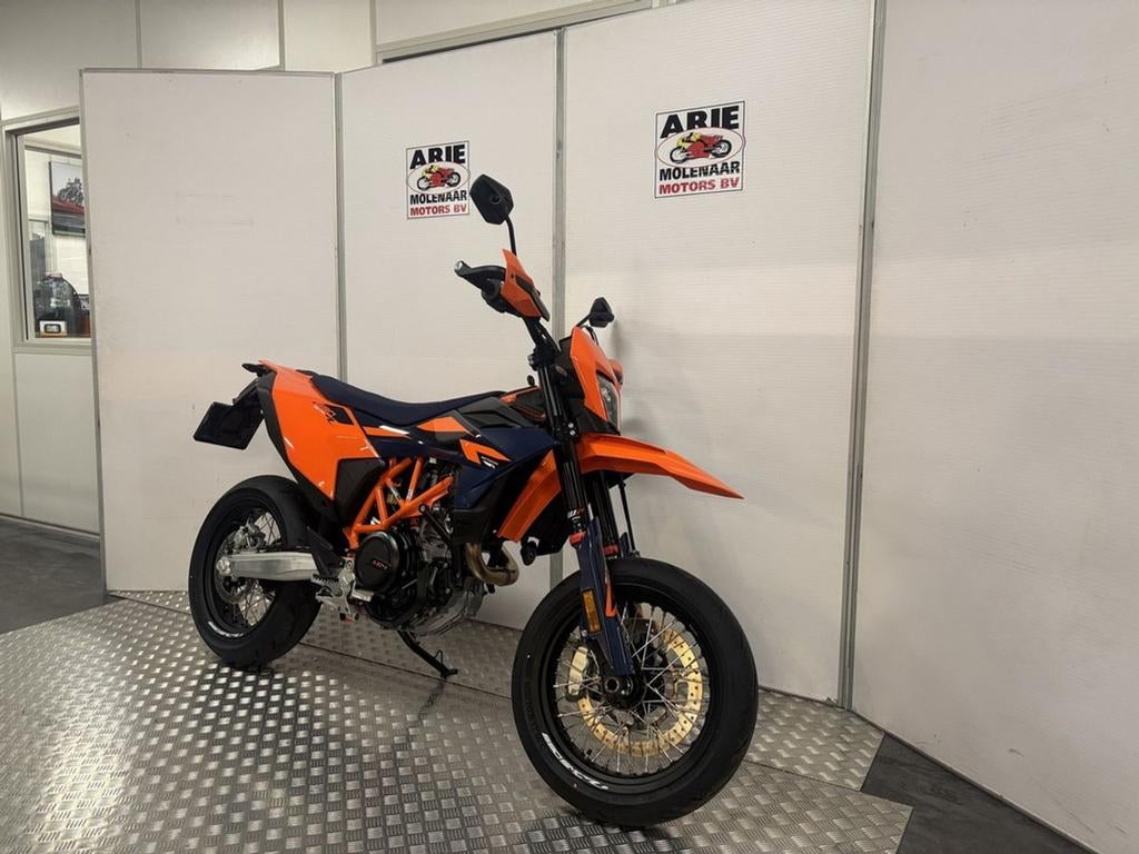 KTM 690 SMC R (bj 2026) - foto 2
