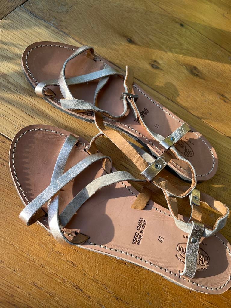 Nieuwe Italiaanse leren Gouden vetersandalen maat 41, Ophalen of Verzenden, Nieuw, Overige kleuren, Sandalen of Muiltjes