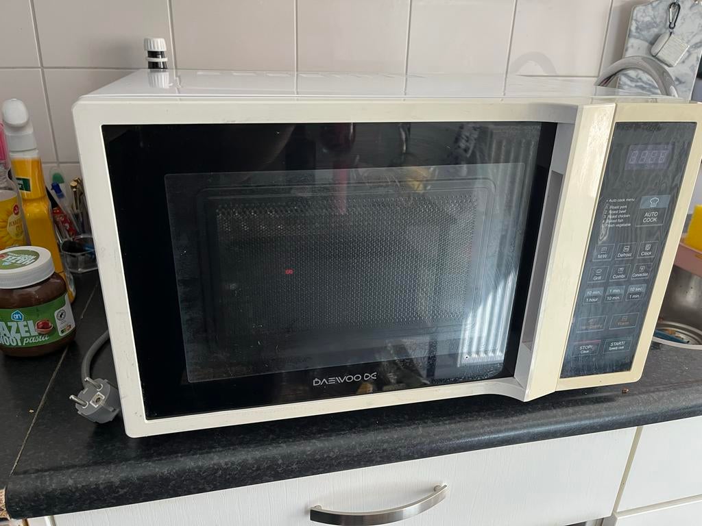 Daewoo combimagnetron - Wit, met grill en hete lucht, Witgoed en Apparatuur, Magnetrons, Ophalen, Combimagnetron, Gebruikt, Grill