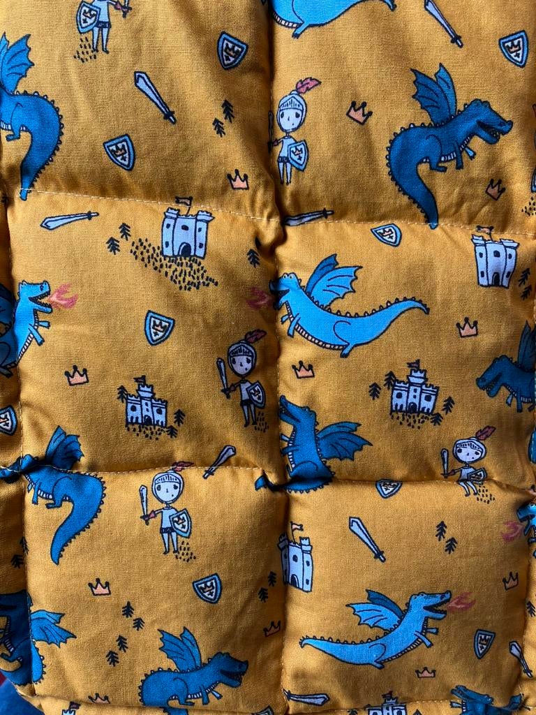 Lekker warm. Warmtekussen, kruik. Met ridders en draken, Kinderen en Baby's, Kinderkamer | Beddengoed, Nieuw, Kussen, Geel, Jongetje of Meisje