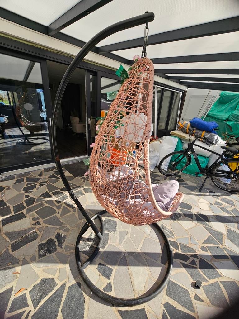 Comfortabele hangstoel met standaard en kussen, Ophalen, Gebruikt, Metaal