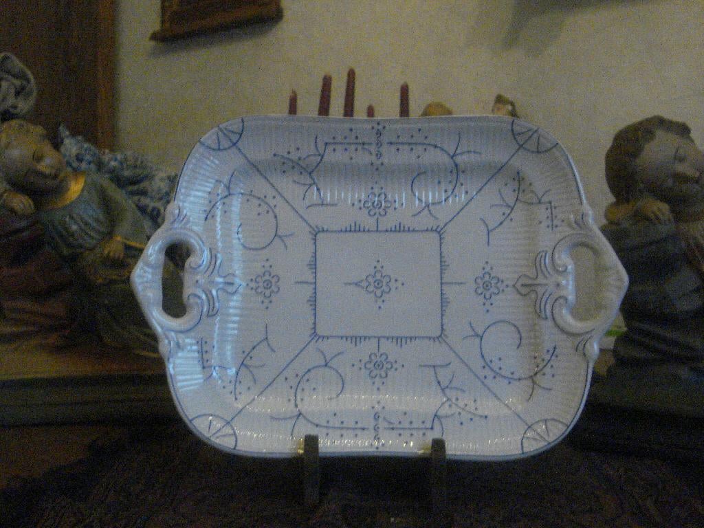 rechthoekige presenteer- serveerschaal rond boch copenhagu, Antiek en Kunst, Antiek | Servies los, Ophalen of Verzenden