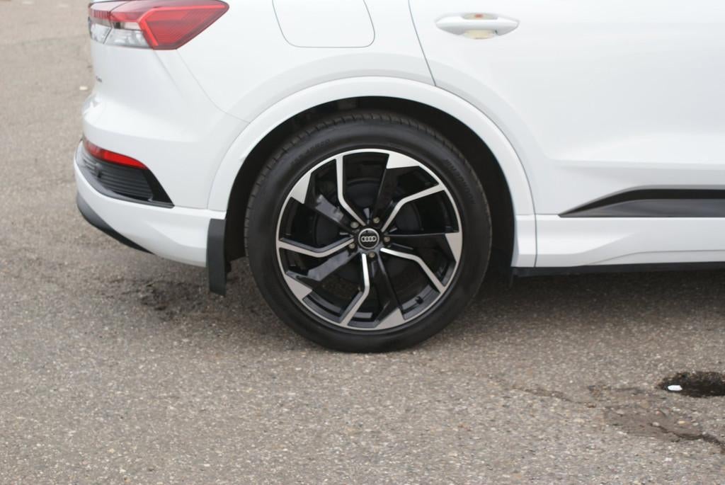 Audi Q4 e-tron 50 quattro Launch edition S Competition 77 kW, Auto's, Audi, Zwart, Parkeercamera, Wit, 1283 min