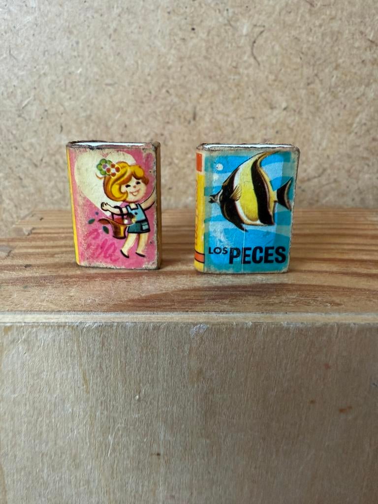 2x oud boek - 2.5x1.8cm - kunststof - bodo Hennig ??, Ophalen of Verzenden, Zo goed als nieuw, Poppenhuis