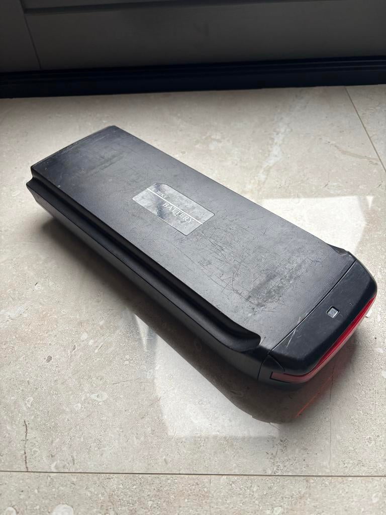 Phylion XH370 Wall-ES 37V fietsaccu met achterlicht, Ophalen, Gebruikt