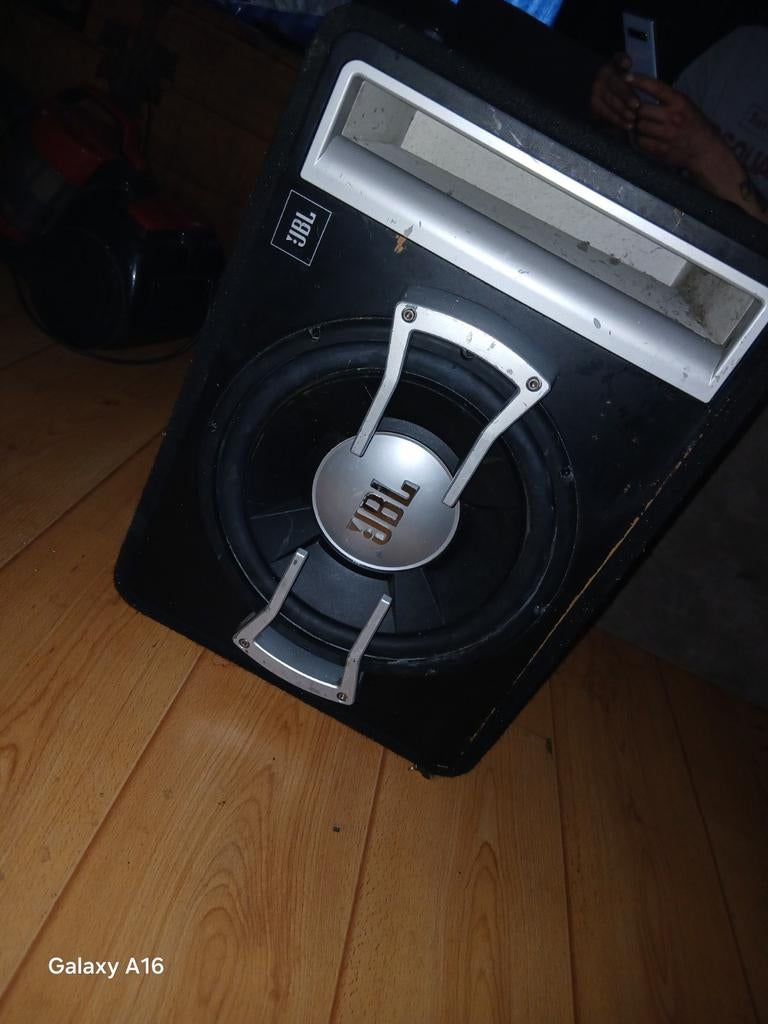 JBL Subwoofer 1200W - Krachtig geluid voor uw auto, Gebruikt, Ophalen of Verzenden, 120 watt of meer, Subwoofer