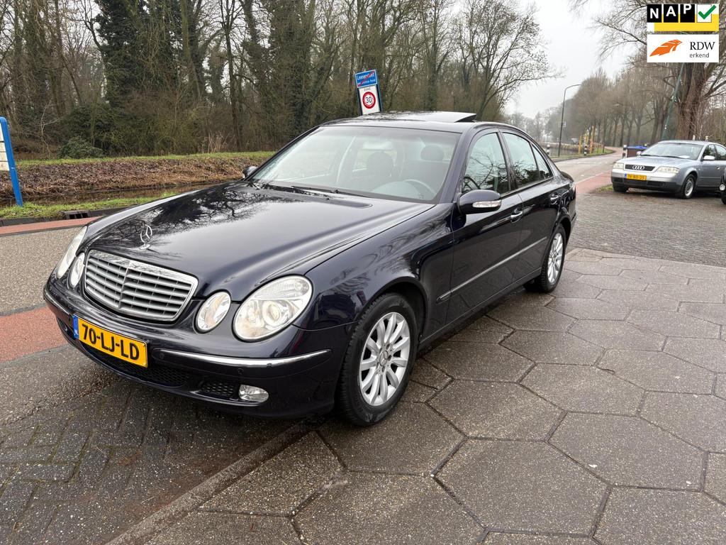 Mercedes-Benz E-klasse 240 Avantgarde NL auto + NAP!, Automaat, Gebruikt, 2597 cc, Bedrijf