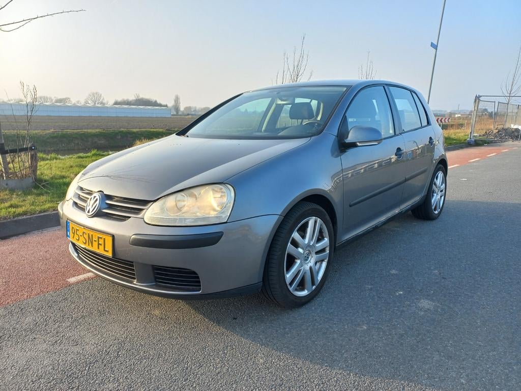 Volkswagen Golf 1.6 AIRCO 5 DEURS 2006 TEKST LEZEN!!, Voorwielaandrijving, Isofix, 4 cilinders, 620 kg