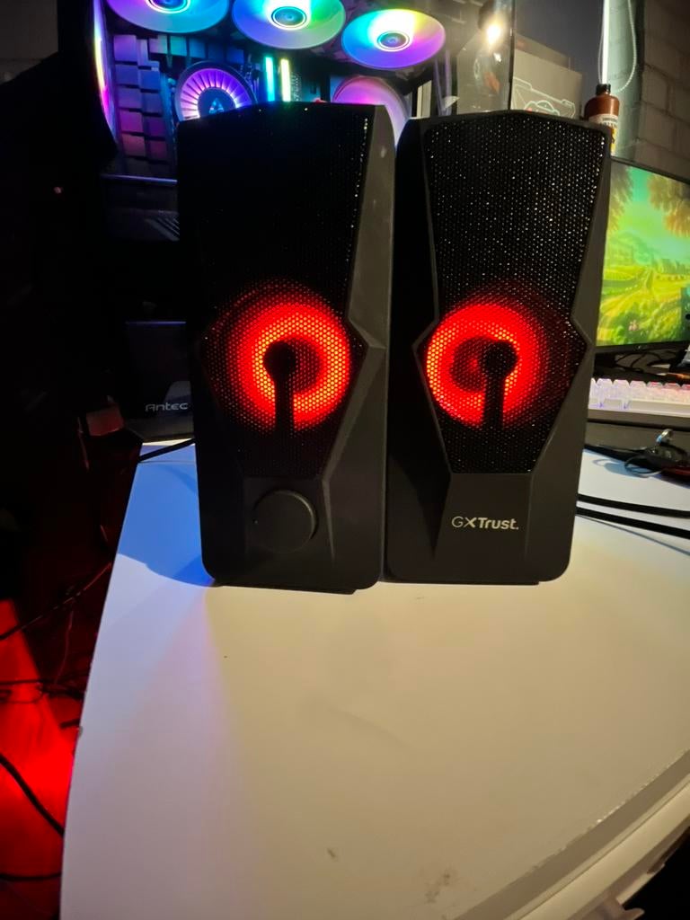 Trust speakers, Computers en Software, Pc speakers, Ophalen of Verzenden, Zo goed als nieuw, Audiokanaal 2