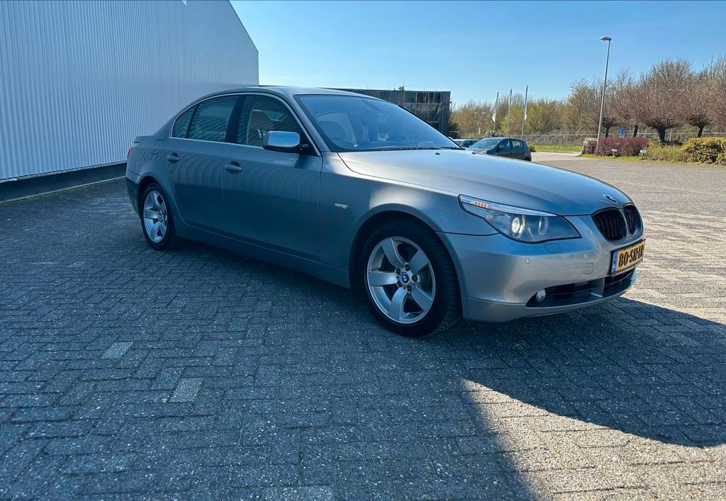 BMW 5-Serie 3.0 I 530 AUT 2006 Grijs, Auto's, BMW, Automaat, Achterwielaandrijving, 2996 cc, Particulier