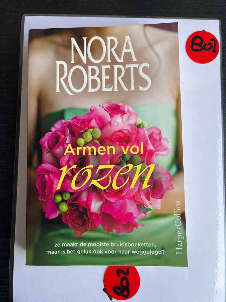 Nora Roberts - Armen vol rozen, Ophalen of Verzenden, Zo goed als nieuw, Nederland