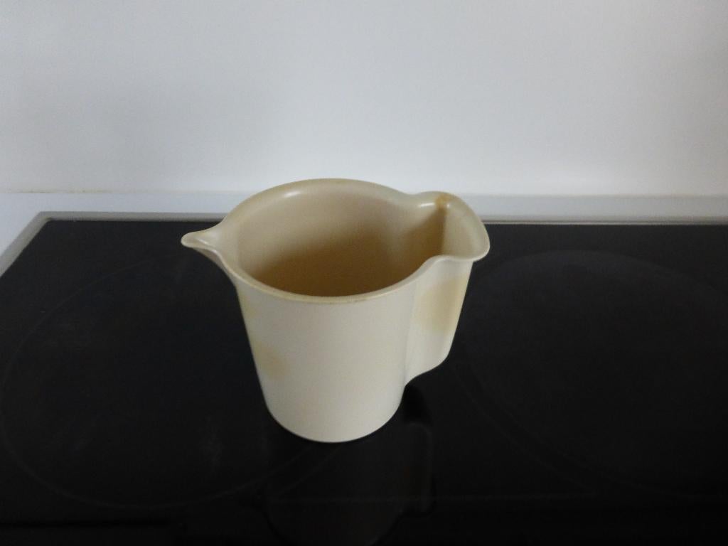 Tupperware melkkannetje  jaren 70, Huis en Inrichting, Keuken | Tupperware, Ophalen of Verzenden, Zo goed als nieuw, Crème, Beker of Kan