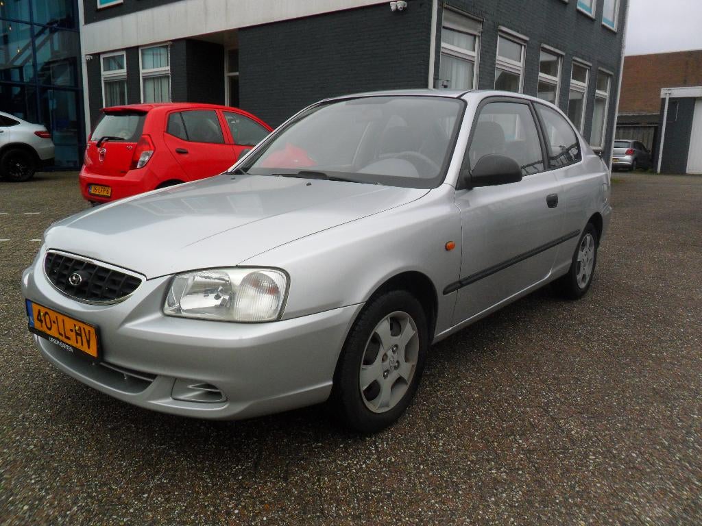 Hyundai Accent 1.3 3DRS 2003 Grijs WEINIG km NIEUWE apk, Auto's, Voorwielaandrijving, 40 €/maand, 4 cilinders, 965 kg
