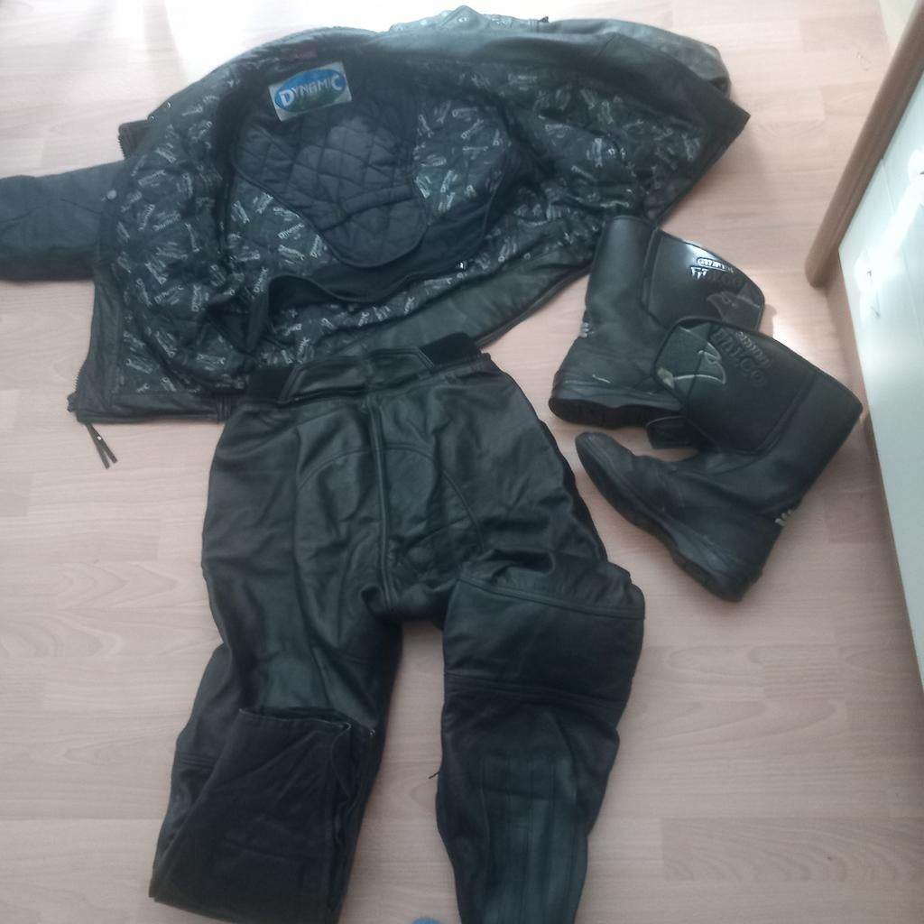 Motorkleding  en acculader, Kleding | Dames, Jumpsuits, Ophalen, Zo goed als nieuw, Maat 38/40 (M), Zwart