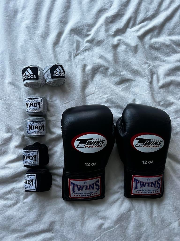 Boksset: Twins Bokshandschoenen, Benlee Scheenbeschermers, W, Sport en Fitness, Ophalen of Verzenden, Zo goed als nieuw, Bokshandschoenen
