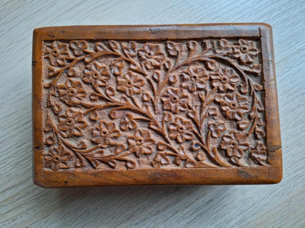 Antiek kistje houtsnijwerk, Ophalen of Verzenden