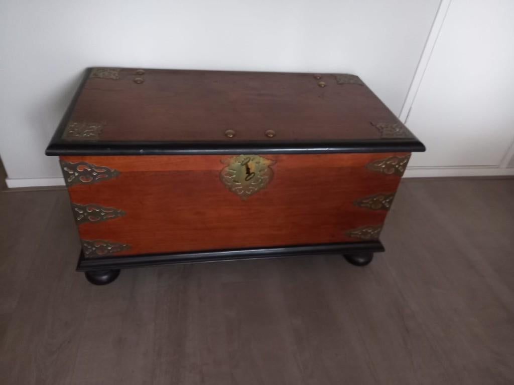 Antieke VOC kist, Ophalen