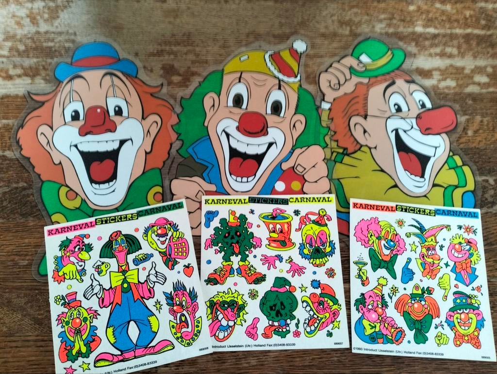 3 kleding sticker en 3 raam deco carnaval, Ophalen of Verzenden, Zo goed als nieuw, Versiering, Carnaval