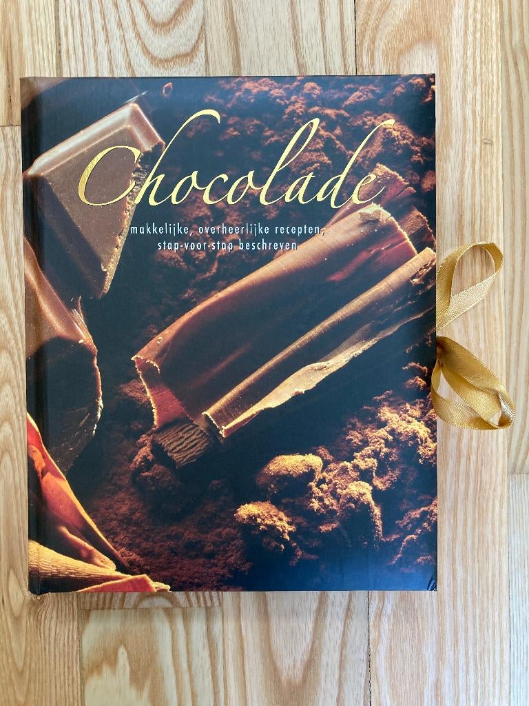 Kookboek Chocolade met goudkleurig sierlint nieuw, Ophalen of Verzenden, Nieuw