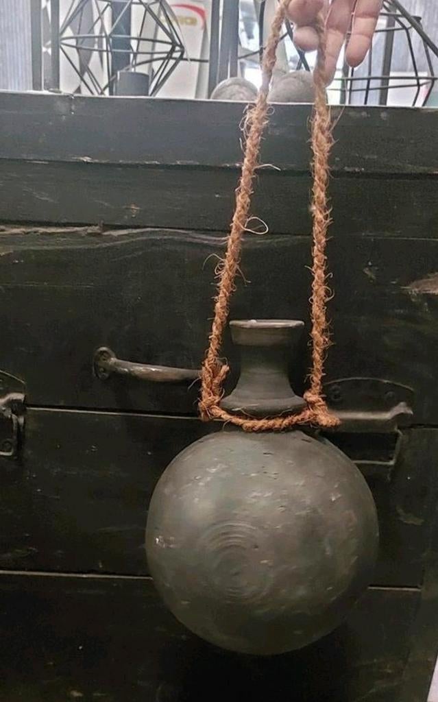 Leuke stenen kruik aan touw, sober steen, Kruik., Ophalen, Steen, Overige kleuren, Zo goed als nieuw