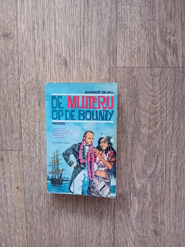 Boek - De Muiterij op de Bounty - Trilogie -Nordhoff en Hall, Boeken, Ophalen of Verzenden, Gelezen, Nordhoff en Hall
