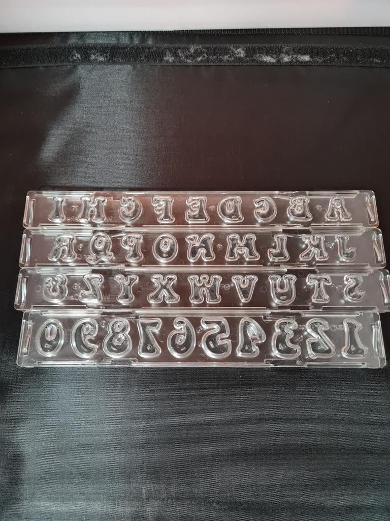 Alfabet set voor fondant of marsepein (ronde letters), Ophalen of Verzenden, Gebruikt, Taarten of Cupcakes, Overige typen
