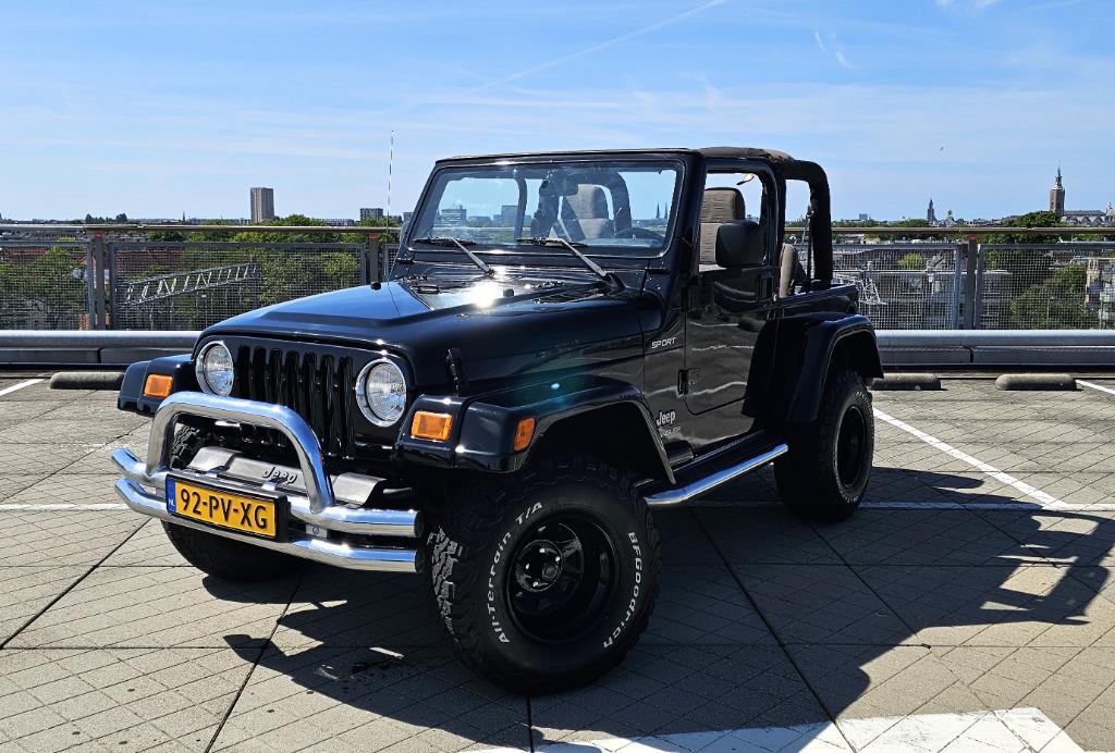 Jeep Wrangler TJ Hardtop 4.0L 2004, Youngtimer 4x4 ✅, 4 stoelen, 1920 kg, Zwart, Origineel Nederlands