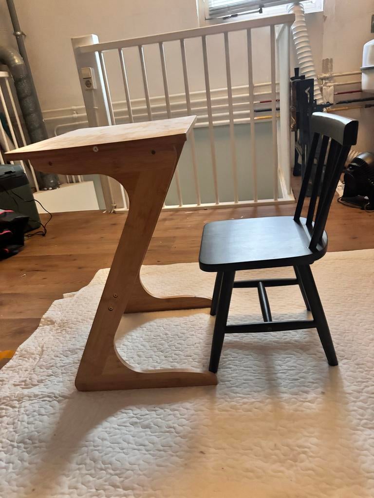 Bamboe kinderbureau met stoeltje, Kinderen en Baby's, Kinderkamer | Inrichting en Decoratie, Ophalen, Zo goed als nieuw