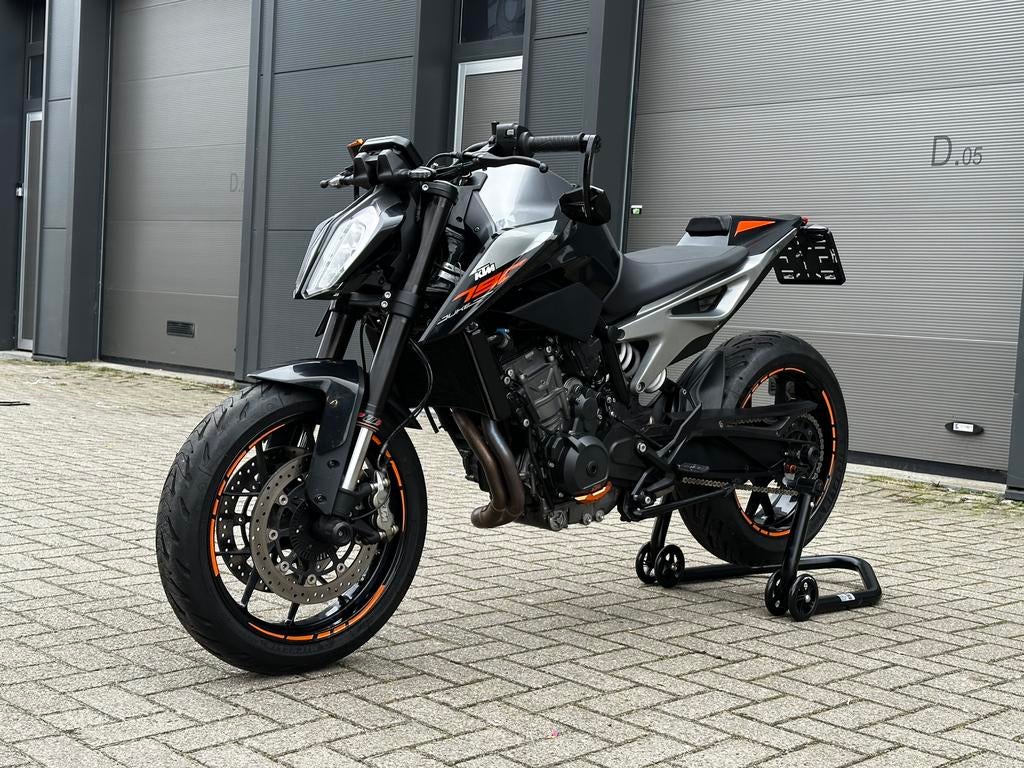 Rijk uitgeruste KTM Duke 790 uit 2018. Technisch top