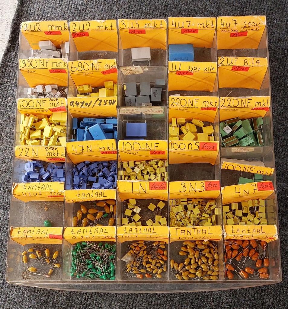 Assortiment condensatoren beeindiging Hobby o.a.MKT- Tantaal, Ophalen of Verzenden, Nieuw