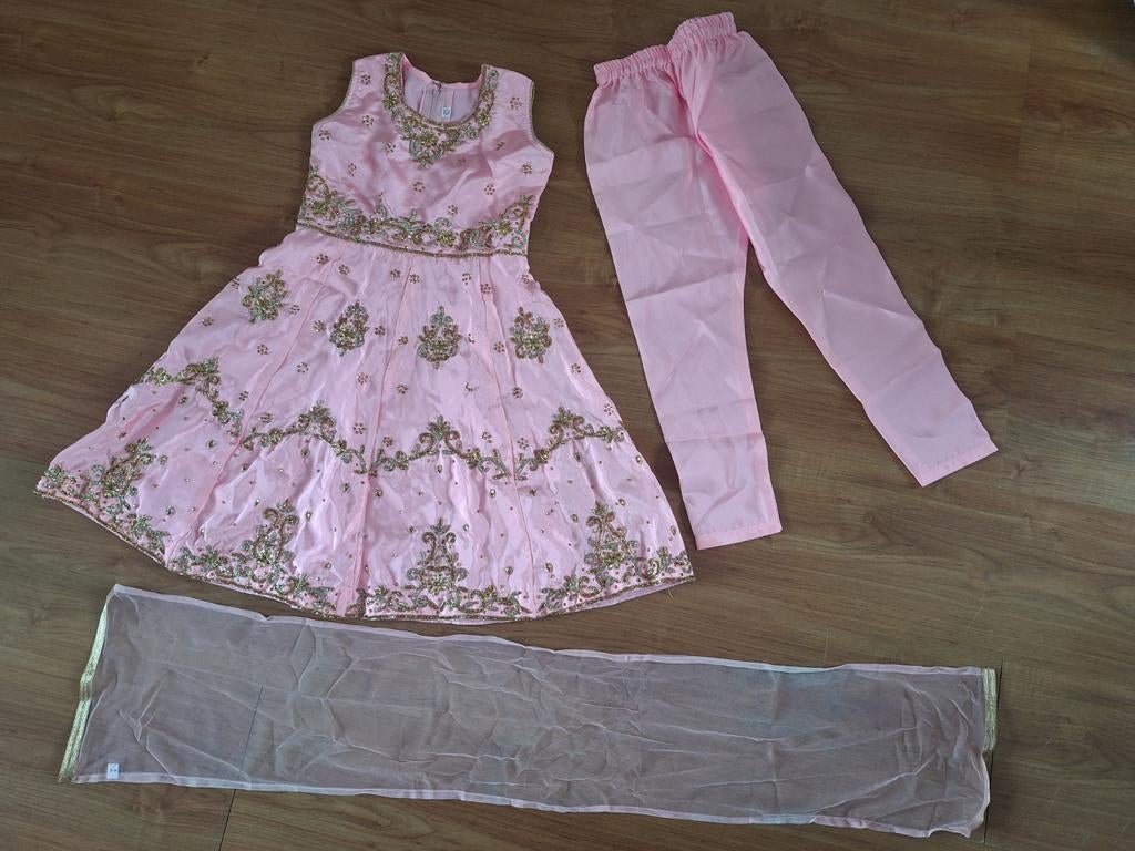 Handgemaakt Roze Indiase Jurk met Broek en Sjaal (Maat 110), Kinderen en Baby's, Carnavalskleding en Verkleedspullen, Nieuw, Meisje