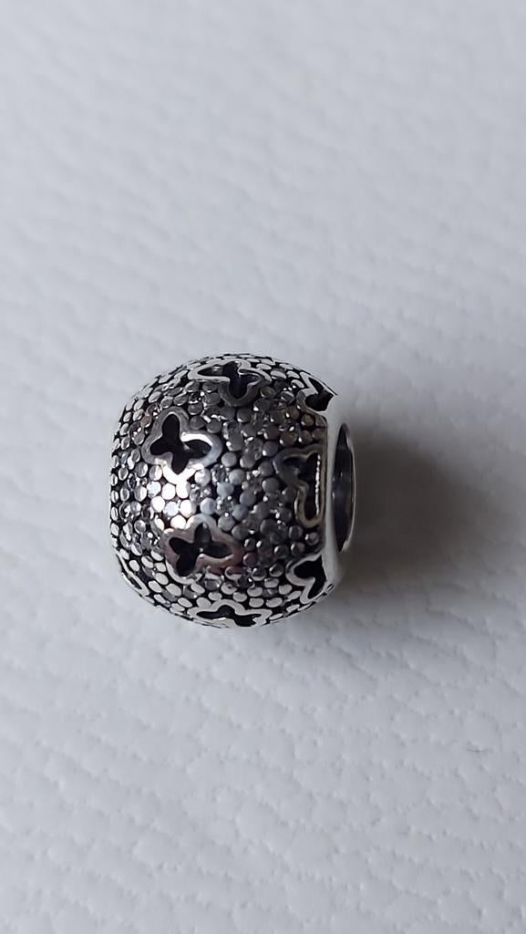Originele Pandora Moments bedel open vlinders met zirkonia's, Sieraden, Tassen en Uiterlijk, Bedels, Pandora, Ophalen of Verzenden