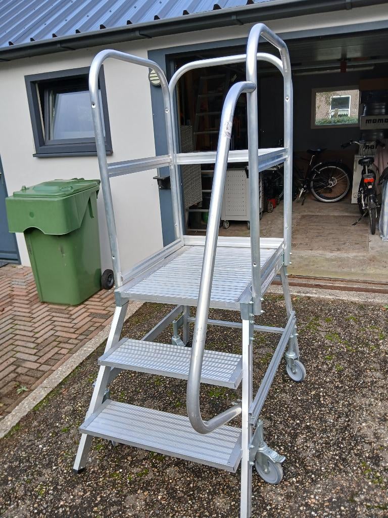 Te koop ,magazijntrap, Doe-het-zelf en Verbouw, Ophalen, Nieuw, Trap, Minder dan 2 meter