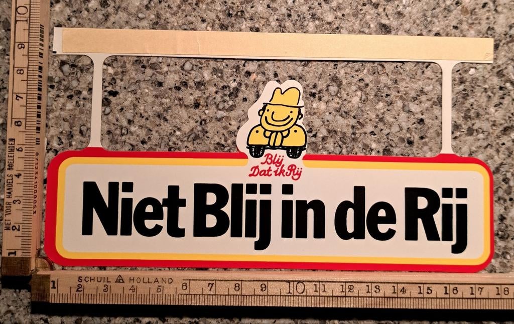 Vintage sticker Niet blij in de rij blij dat ik rij, Verzamelen, Ophalen of Verzenden, Zo goed als nieuw, Overige typen
