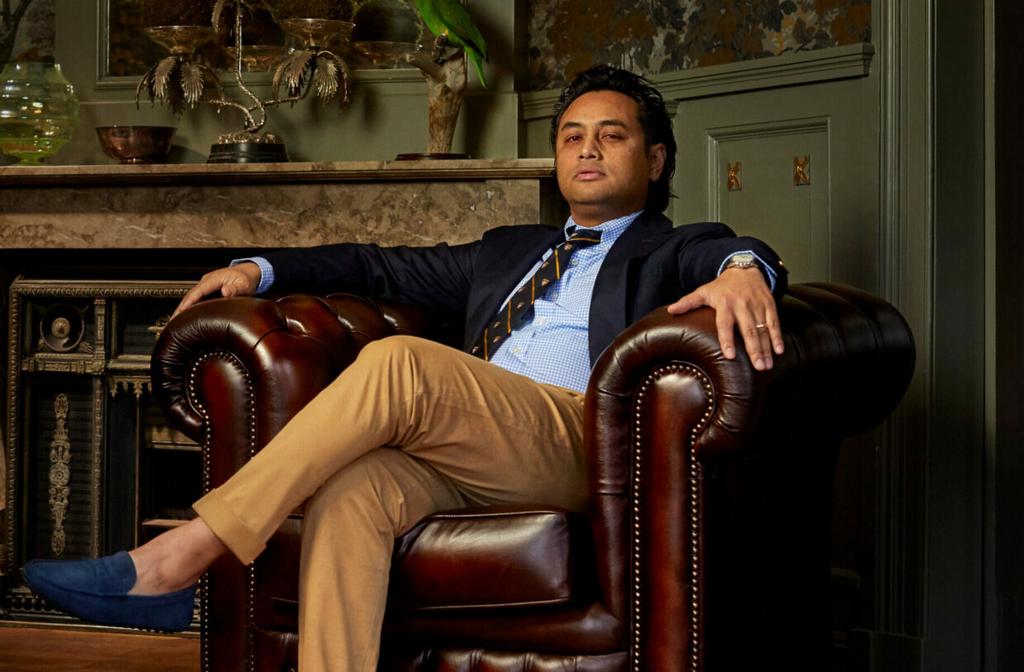 Daniel Arends - 2 x kaarten 1e rang - high class bitch 01-06, Twee personen, Juni