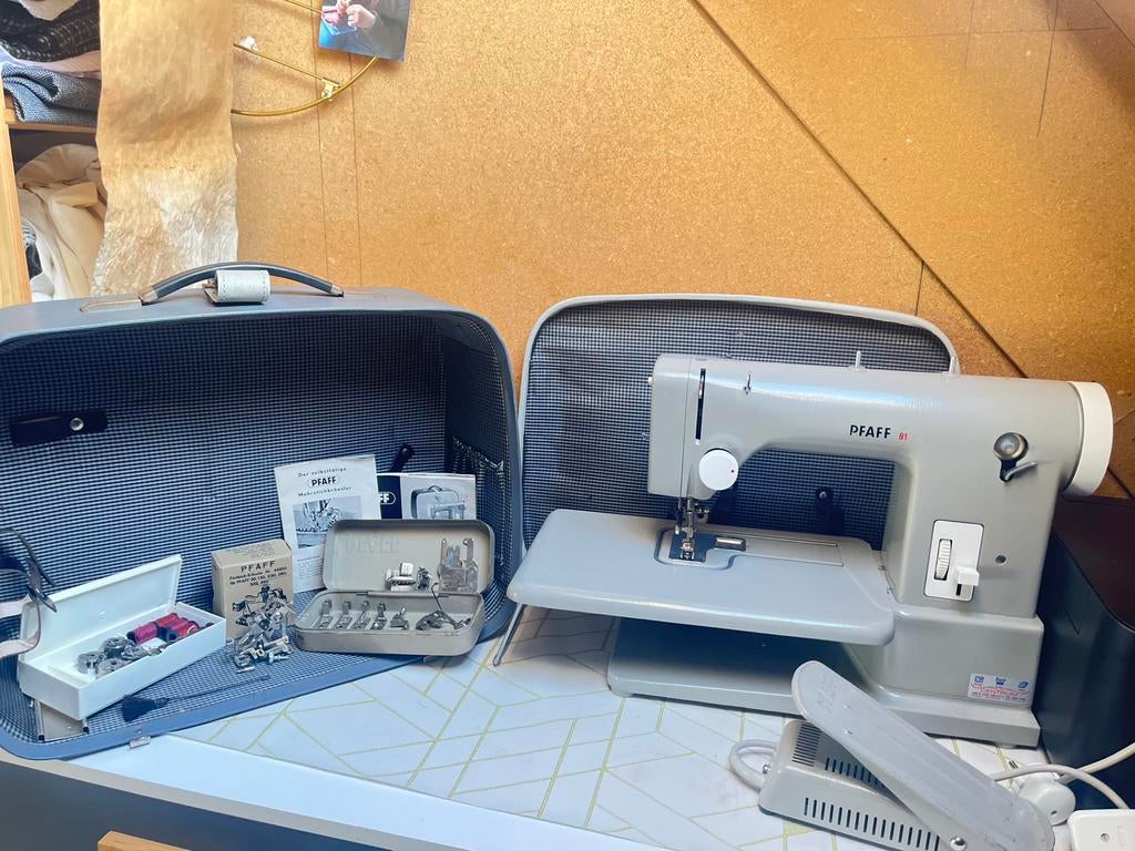 Pfaff 81 naaimachine compleet en perfect onderhouden vintage, Hobby en Vrije tijd, Naaimachines en Toebehoren, Ophalen of Verzenden
