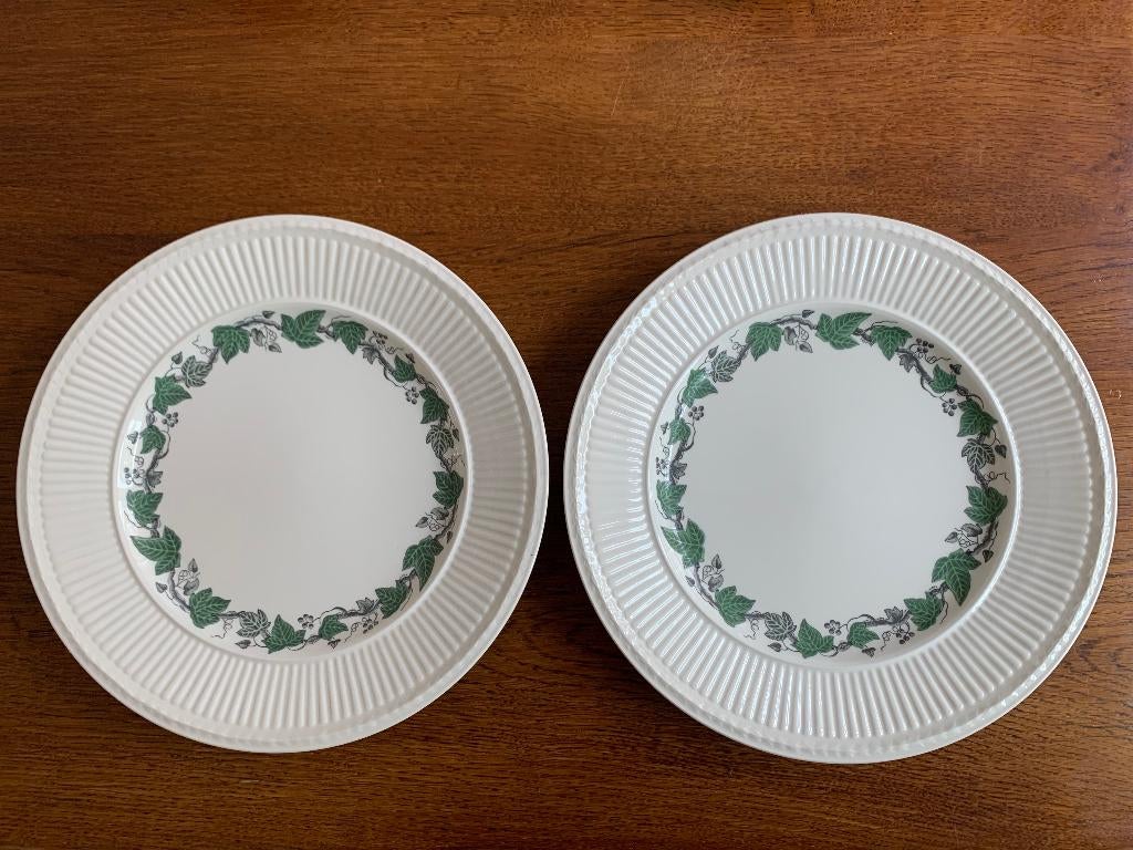 2 "Wedgwood Stratford" Taart / Gebaksbord, Overige typen, Ophalen of Verzenden, Zo goed als nieuw, Overige stijlen