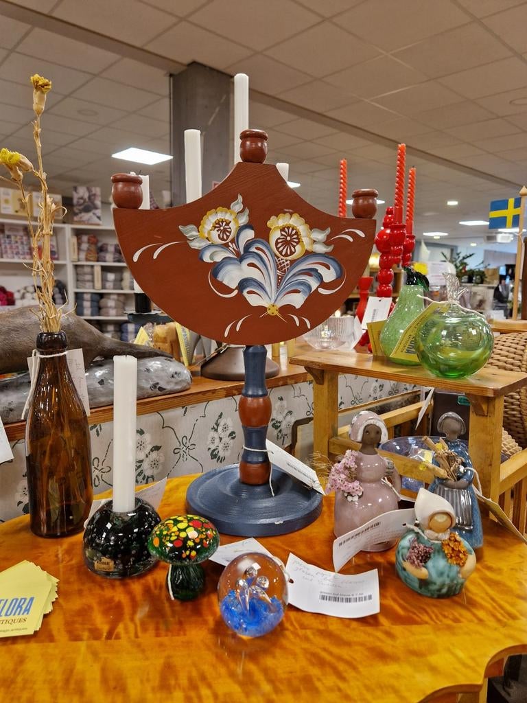 Zweedse Houten Kandelaar Bruin/Blauw Bloemen, Ophalen of Verzenden, Overige materialen