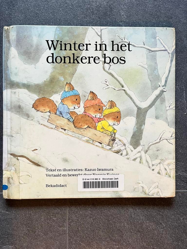 Winter in het donkere bos - Kazuo Iwamura, Ophalen of Verzenden, Gelezen, Sprookjes