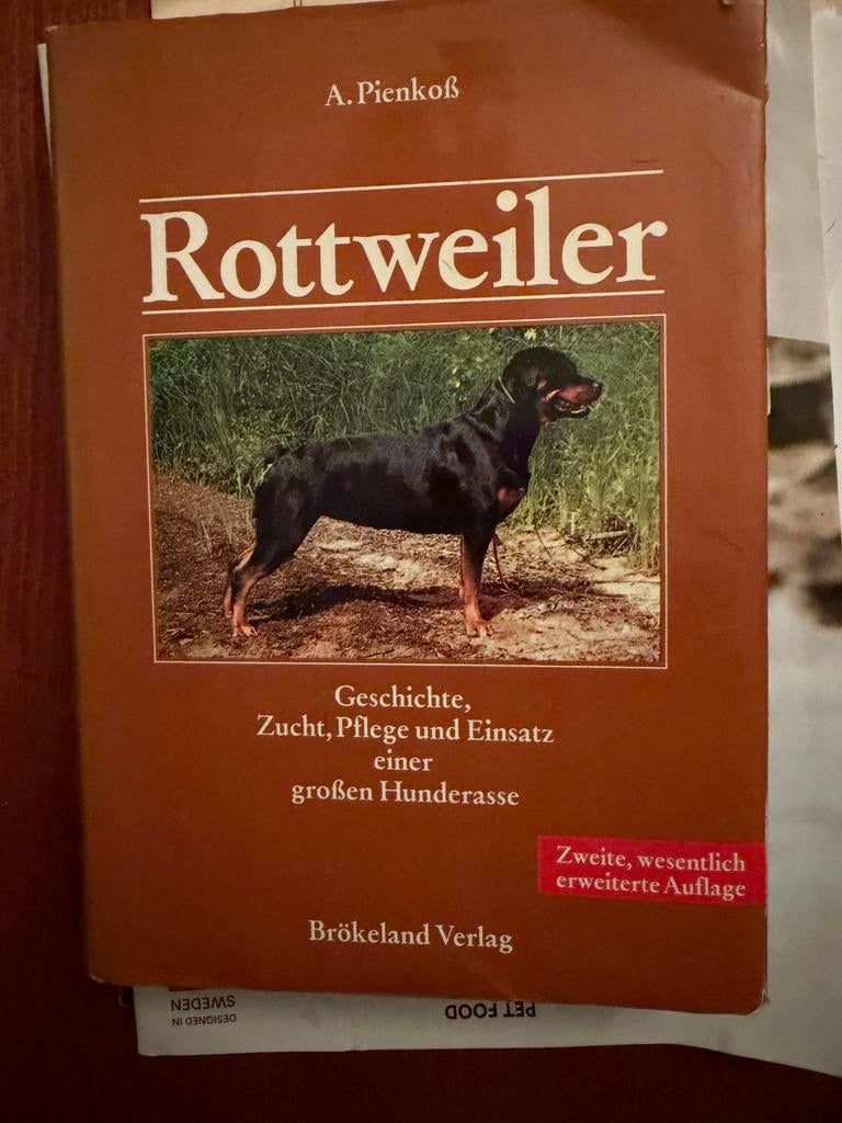 Rottweiler boek - A. Pienkoß, Ophalen of Verzenden, Gelezen, Honden