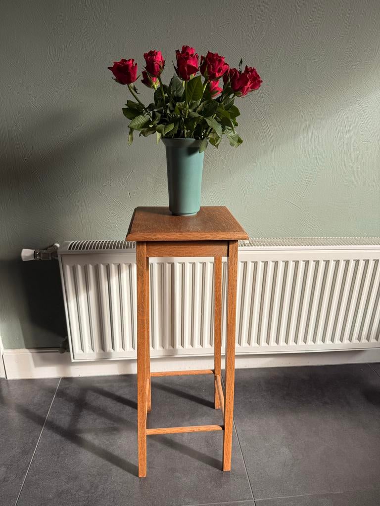 Houten bijzettafel 70cm hoog, 25cm breed, Huis en Inrichting, Tafels | Bijzettafels, Ophalen, Minder dan 55 cm, Gebruikt, Vierkant
