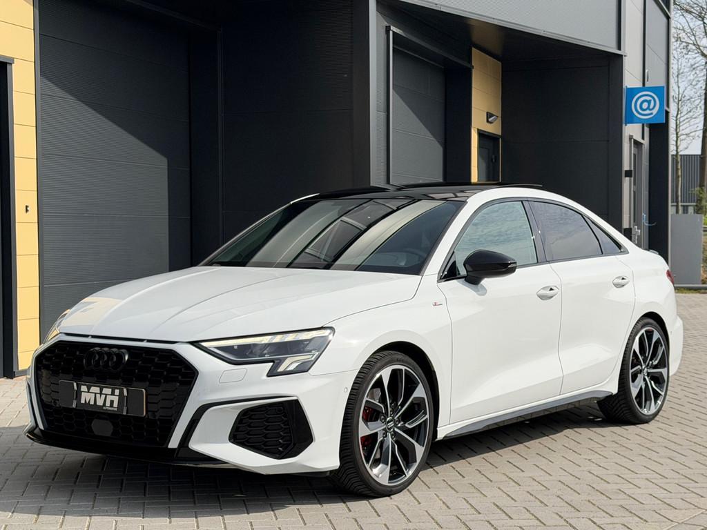 Audi A3 Limousine 35 TFSI Edition One - S-Line - Pano - Carp, 1498 cc, 4 cilinders, 150 pk, Wit