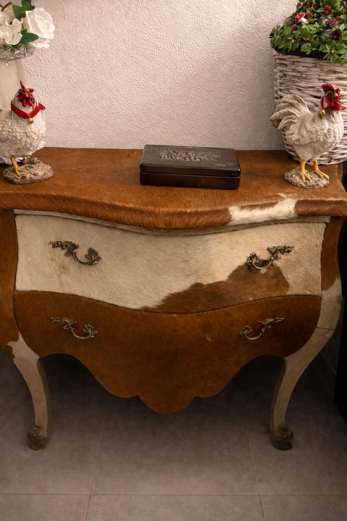 Ladekast met koeienhuid, Ophalen, Overige materialen, Gebruikt, 1 of 2 laden