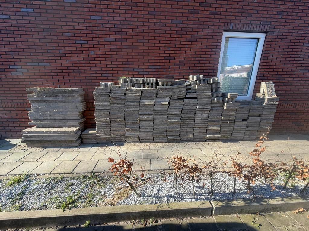 Gratis 30 x 30 beton tegels circa 320 stuks 27m2 tuin tegels, Tuin en Terras, Tegels en Klinkers, Ophalen of Verzenden, Gebruikt