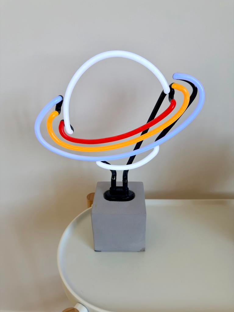 locomocean  Neon 'Saturn' Sign Licht, Ophalen of Verzenden, Nieuw