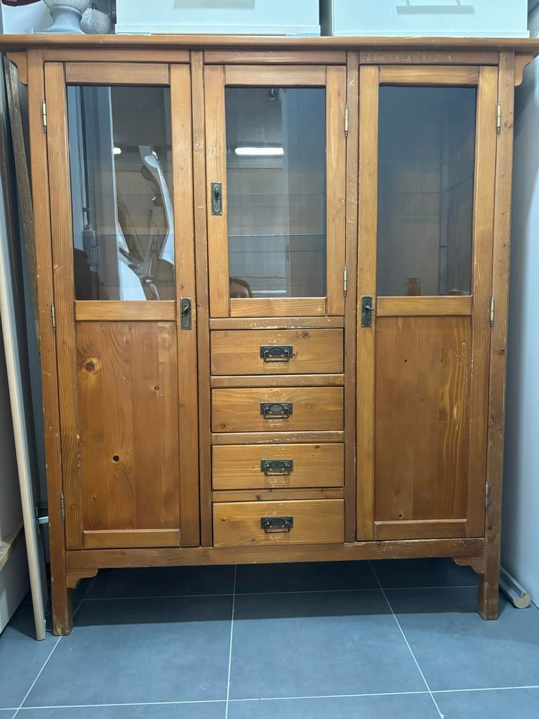 Oude kast met glazen deurtjes en laden, Ophalen, Gebruikt, 100 tot 150 cm, Met lade(s)