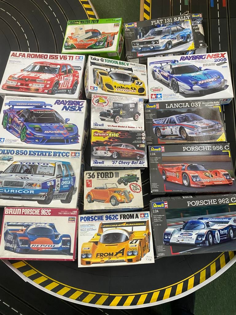 Gratis Incomplete 1:24 modelbouwdozen raceauto's, Hobby en Vrije tijd, Modelauto's | 1:24, Ophalen, Gebruikt, Auto, Overige merken