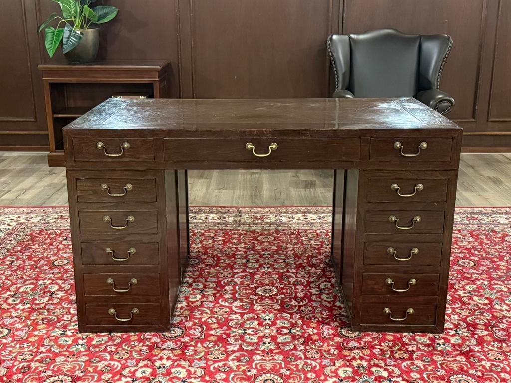 Klassiek Engels bureau #644