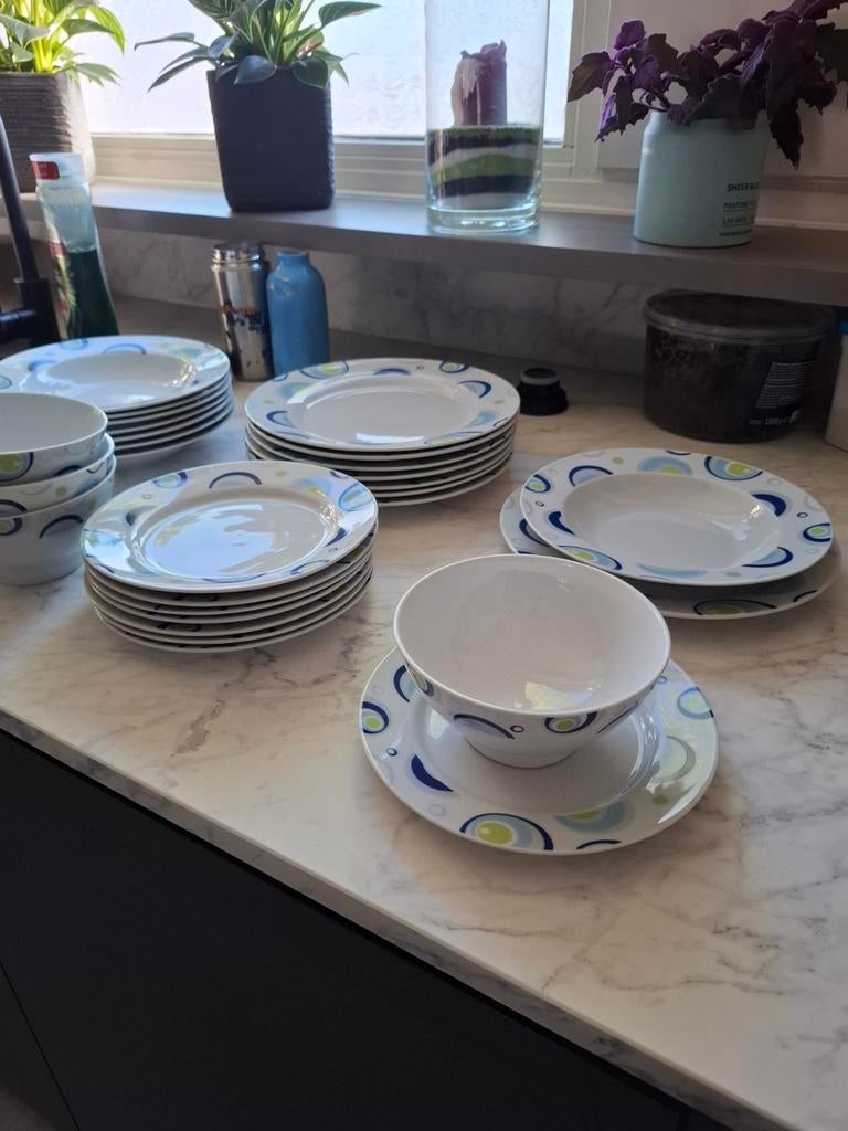 Servies set - 8 stuks van elk - Zo goed als nieuw, Huis en Inrichting, Keuken | Servies, Ophalen of Verzenden