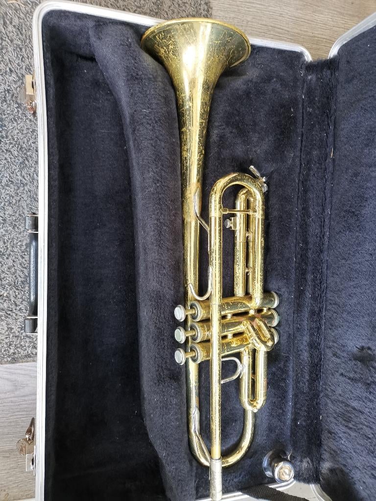 BACH TR 300  trompet, Ophalen of Verzenden, Gebruikt, Bes-trompet, Met koffer